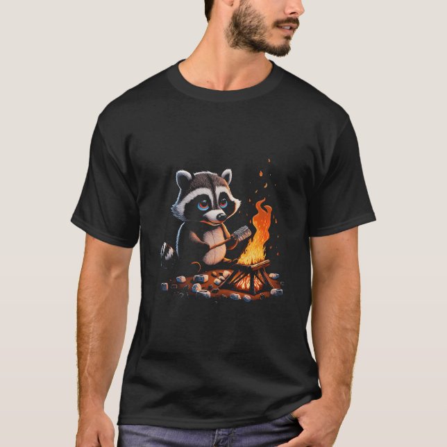 T-shirt Fireside Whimsy Raccoon Toasting A Marshmallow (Devant)