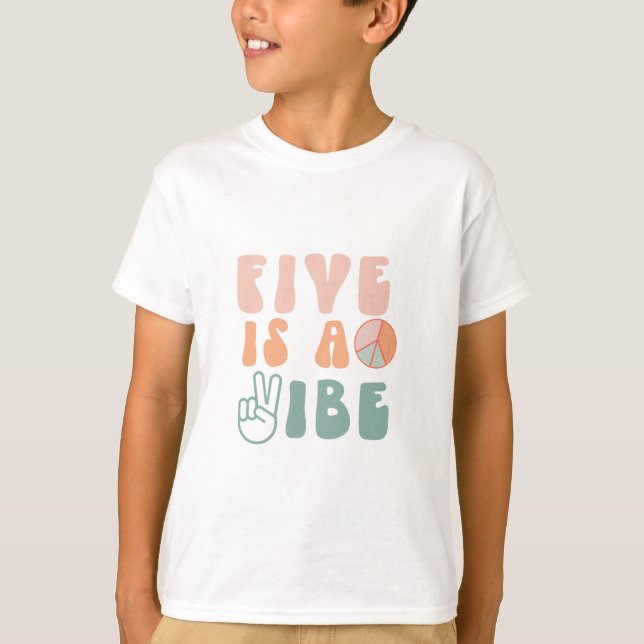 T-shirt Five est une Vibe Kids 5th Birthday Party Shirt (Devant)