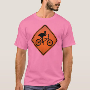 T-shirt Flamant rose sur le panneau d'avertissement de