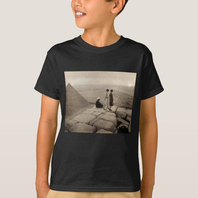 T-shirt Flapper Girls Sunrise Khufu Pyramid, Égypte 1920 (Devant)
