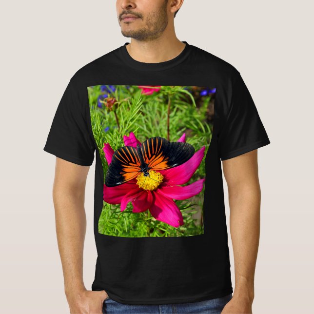 T-shirt fleur d'aster mexicain avec un papillon Doris Long (Devant)