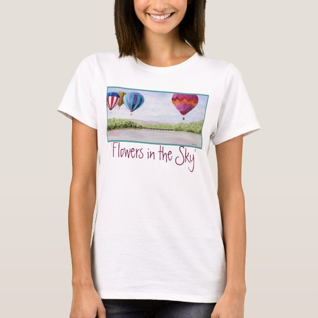 T-shirt "Fleurs dessus décontracté dans ciel" (Devant)