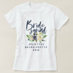 T-shirt floral d'aquarelle de peloton de jeune<br><div class="desc">T-shirt floral de cadeau de lune de miel de mariage de peloton de jeune mariée d'aquarelle. Le cadeau parfait pour votre papy de mamie de neveu de nièce de fils de fille d'oncle de tante de papa de maman de frère de soeur d'ami. Sur le texte de manuscrit de tendance...</div>