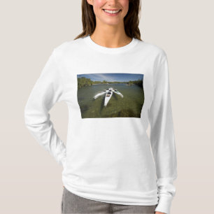 T-shirt Flotte de kayaks au repos en fin d'après-midi à