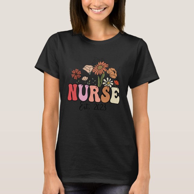 T-shirt Flowers Groovy Retro Nurse Est2023 Nursing School  (Devant)