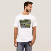 T-shirt Flux de truites dans le village de Bibury, (Devant entier)