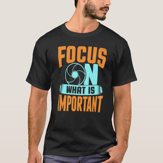 T-shirt Focus On What Is Important Photographer Camera   (Devant)