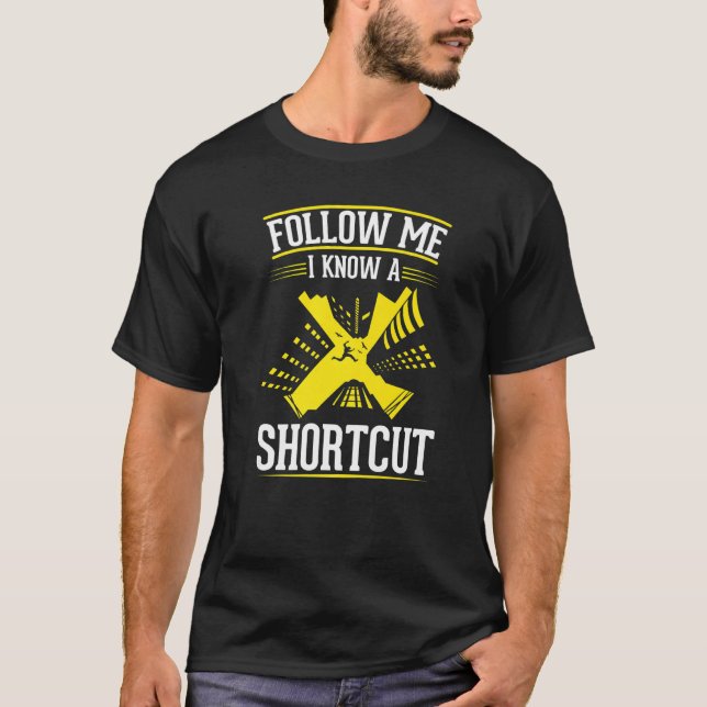 T-shirt Follow me I know a Shortcut Free Runner Parkour   (Devant)