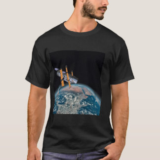 T-shirt foncé d'astronomie de télescope spatial de