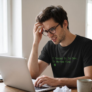T-shirt Fonctionnait bien en dev drôle code d'ingénieur lo