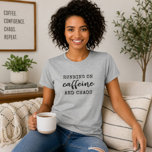 T-shirt Fonctionne à la caféine et au chaos