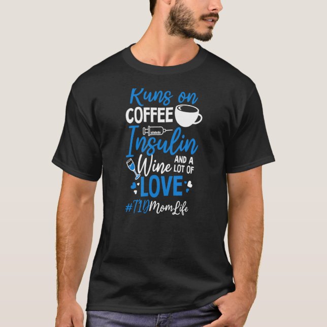 T-shirt Fonctionne Sur Le Café Insuline Vin Aimer T1d Mama (Devant)