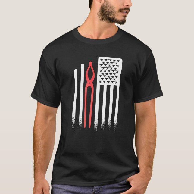 T-shirt Forge de drapeau de forgeron Forgeron   (Devant)