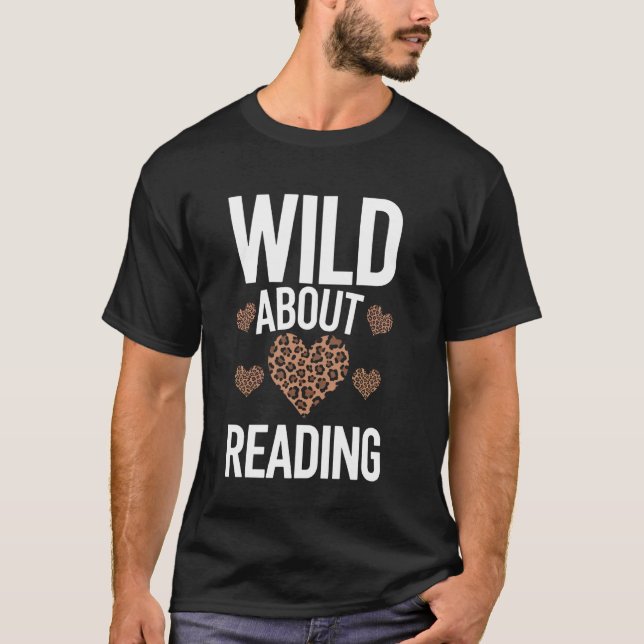 T-shirt Fou de lecture avec Leopard Heart (Devant)