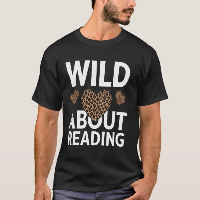 T-shirt Fou de lecture - Conception de cœur de léopard (Devant)