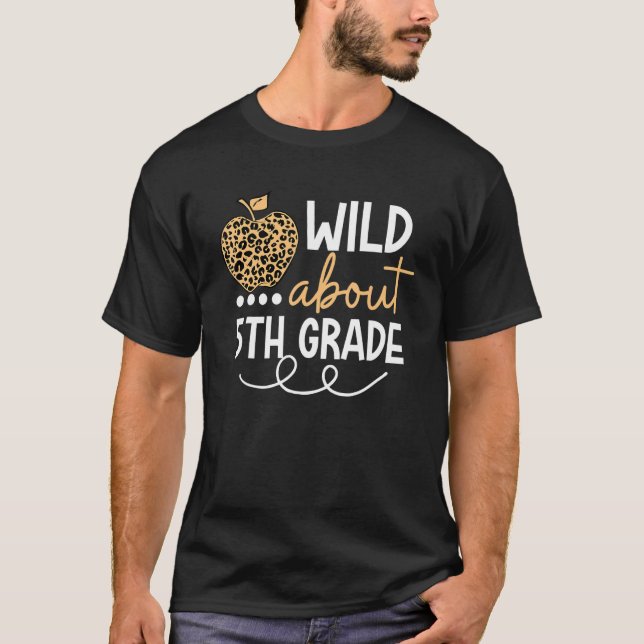 T-shirt Fou de professeur de 5e année léopard retour à l'é (Devant)