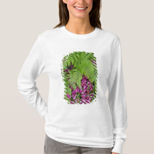 T-shirt Fougères de forêt avec des pétales de fleurs roses