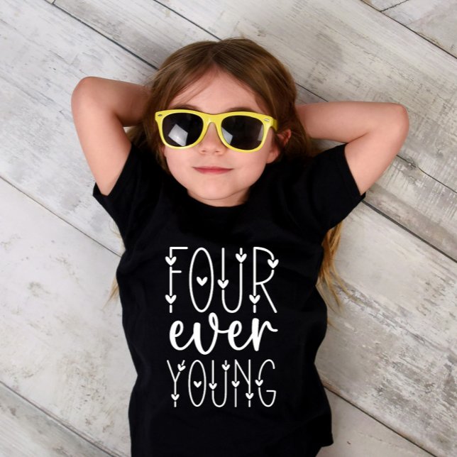 T-shirt Four Ever Young - 4e anniversaire fille cadeau (Créateur téléchargé)