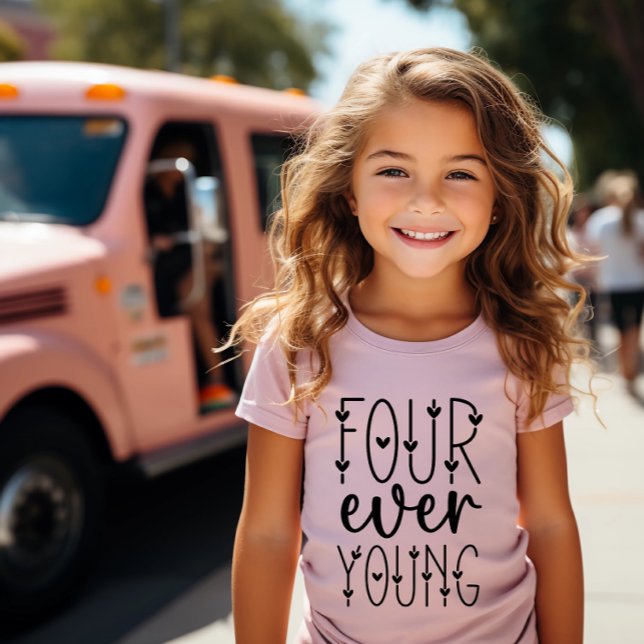 T-shirt Four Ever Young - Fille Anniversaire 4e Anniversai (Créateur téléchargé)