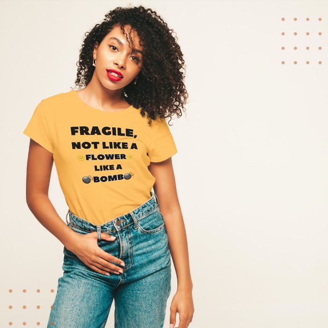 T-shirt Fragile, pas comme une fleur comme une bombe (Créateur téléchargé)