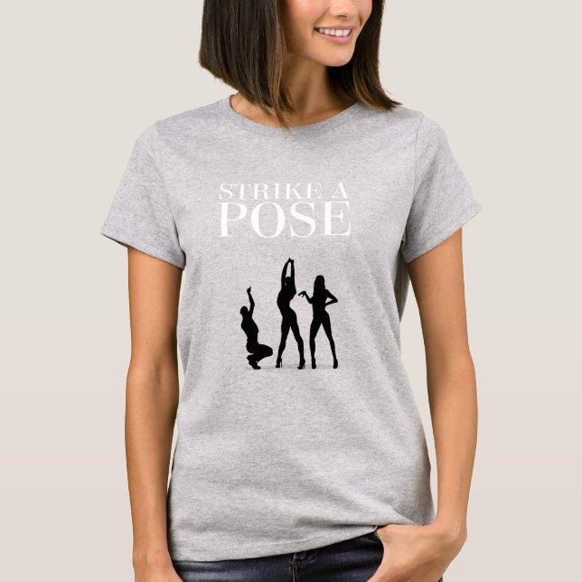 T-shirt Frapper un Pose avec du texte en noir ou blanc (Devant)