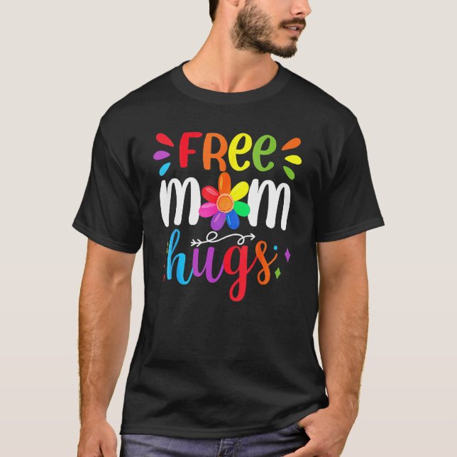 T-shirt Free Mom Hugs Rainbow Heart LGBT Pride Month (Devant)