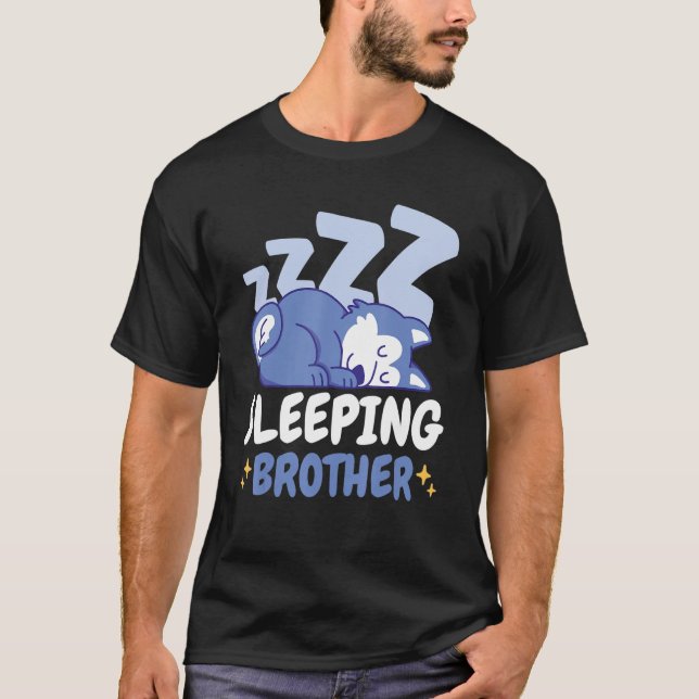 T-shirt Frère dormant avec un chien pour le Frère (Devant)