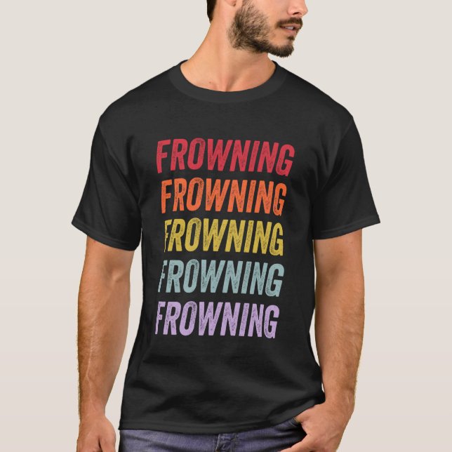 T-shirt Fronçant les sourcils (Devant)