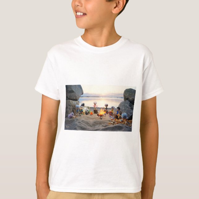 T-shirt Fubby Les Poupées au feu de camp mangent des noix. (Devant)