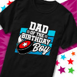 T-shirt Fun Kids Hockey Party Papa of the Birthday Boy<br><div class="desc">Ce design de fête d'anniversaire de hockey est parfait pour une fête d'anniversaire de hockey masculin. Idée de fête d'anniversaire pour les enfants qui aiment jouer au hockey, regarder le hockey ou les futurs joueurs de hockey étoiles! Il présente un dessin de rondelle de hockey pour la fête d'anniversaire d'un...</div>
