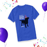 T-shirt Funky Black Lab Chien personnalisé Age et nom Anni<br><div class="desc">Le t-shirt d'anniversaire sur mesure parfait pour les amoureux de les chiens - design comprend une silhouette de chien d'un récupérateur de labrador noir portant un casquette de fête d'anniversaire. Ajoutez votre propre texte - "Joyeux anniversaire ?" et le nom de la personne qui a donné naissance. Un design sympa,...</div>