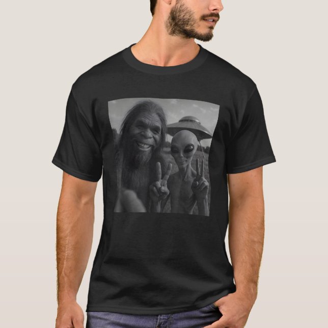 T-shirt Funny Alien Bigfoot (Devant)