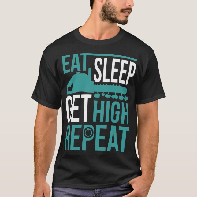 T-shirt Funny Arborist Get High Tree Chain saw space birth (Devant)