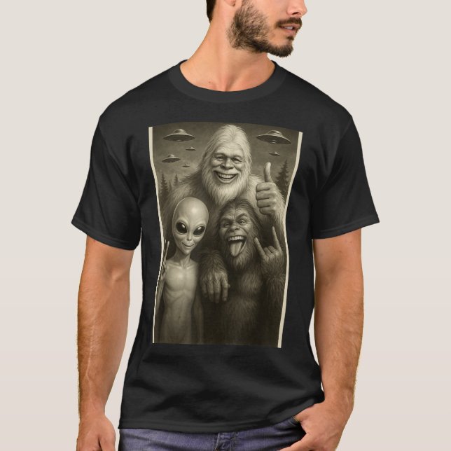T-shirt Funny Bigfoot, Alien, &amp; Yeti Sasquatch Rock On (Devant)