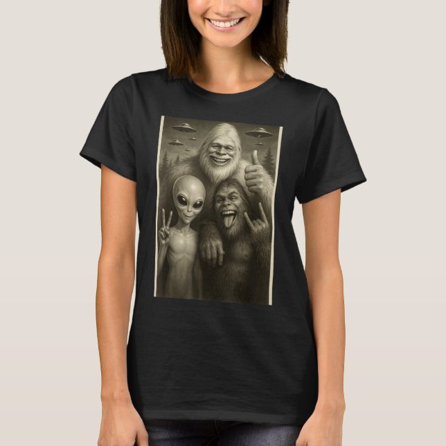 T-shirt Funny Bigfoot, Alien, &amp; Yeti Sasquatch Rock On (Devant)