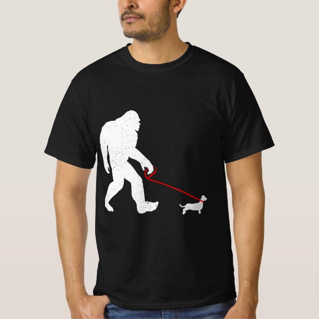 T-shirt Funny Bigfoot Sasquatch Walking Dachshund Weiner D (Devant)