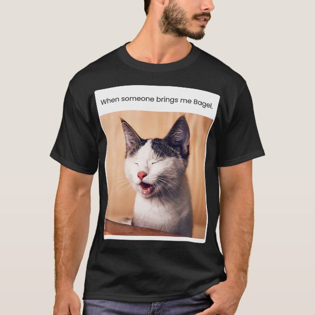 T-shirt Funny Cat Meme When Someone Brings Me Bagel (Devant)