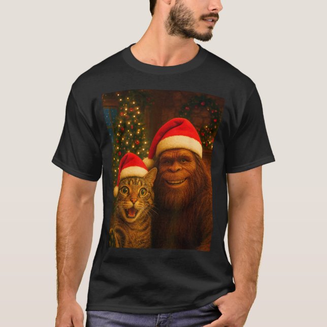 T-shirt Funny Cat Selfie With Bigfoot Christmas Sasquatch  (Devant)