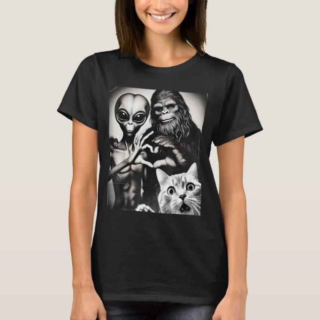 T-shirt Funny Cat Selfie With Romantic Bigfoot In Love Wit (Devant)