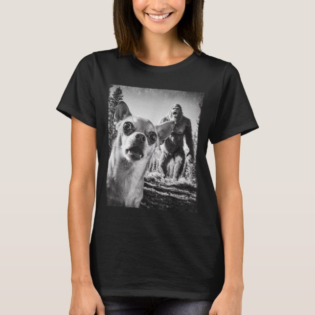 T-shirt Funny Chihuahua Selfie With Bigfoot Sasquatch Cryp (Devant)
