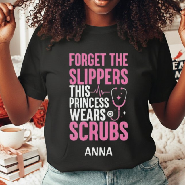 T-shirt Funny Custom Pink Nurse Princess Wears Scrubs (Créateur téléchargé)