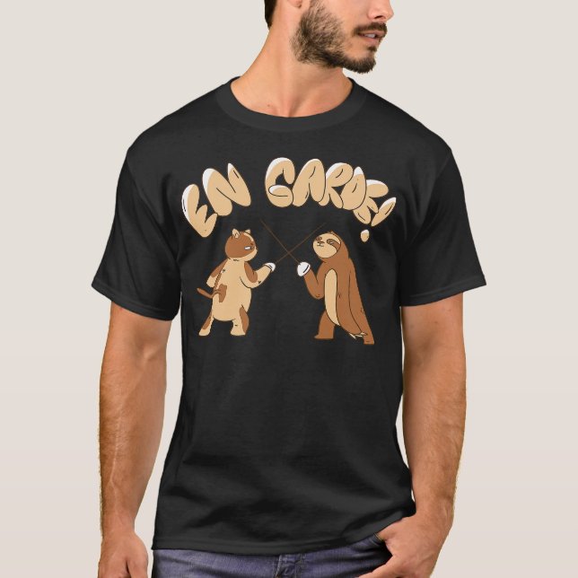 T-shirt Funny Fencing En Garde Sloth Cat Epee Sabre Sword  (Devant)
