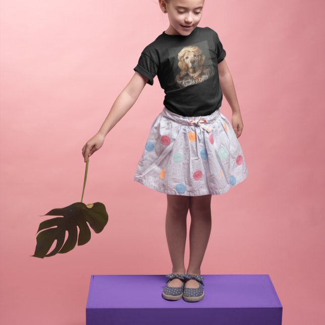 T-Shirt Funny Golden Retriever Meme | Trop beau pour les n (Little girl wearing a funny t shirt)