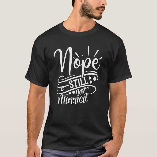 T-shirt Funny Nope. Still Not Married Marriage Eludes Me D (Devant)