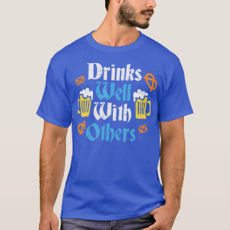 T-shirt Funny Oktoberfest Shirt Boit Bien Avec D'Autres Gi