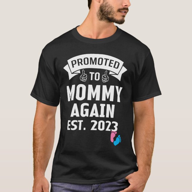 T-shirt Funny Promoted To Mom Again 2023 Gender Reveal Pin (Devant)