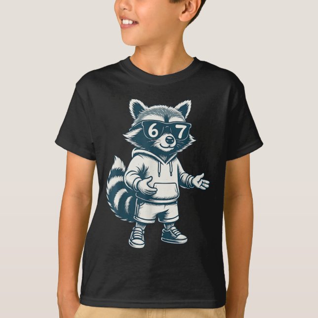 T-shirt Funny Raccoon 67 Meme Six Seven  (Devant)