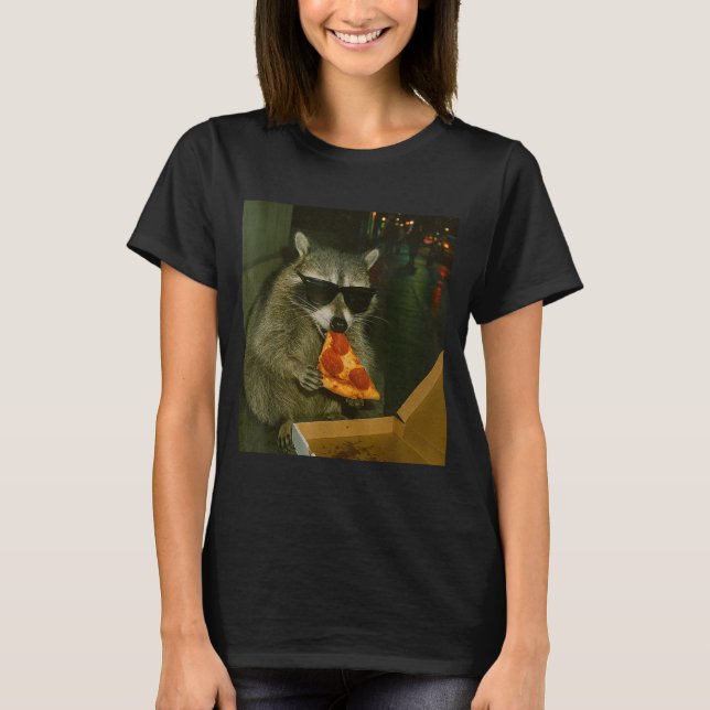 T-shirt Funny Raccoon Eating Zza Animal Meme  (Devant)