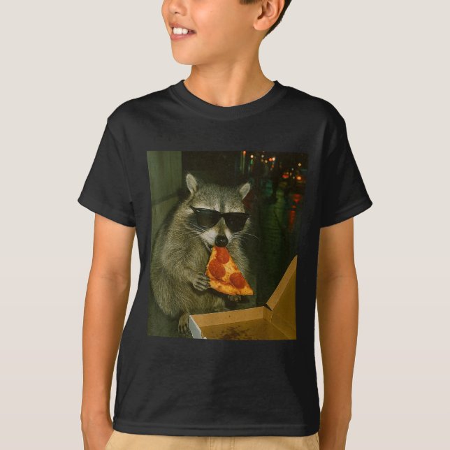 T-shirt Funny Raccoon Eating Zza Animal Meme  (Devant)