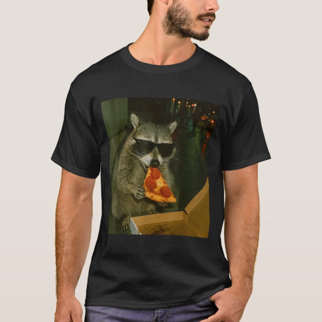 T-shirt Funny Raccoon Eating Zza Animal Meme  (Devant)